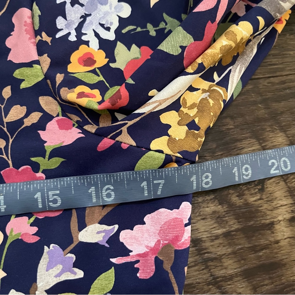 J. McLaughlin blue floral flowers Catalina cloth stretch blouse shirt medium - Picture 5 of 8